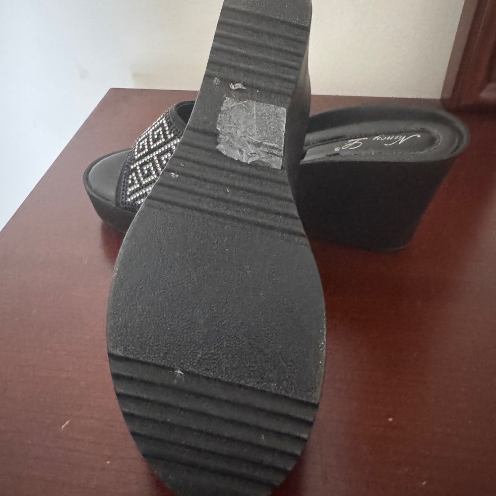 Clogs - new - Picture 3 of 3